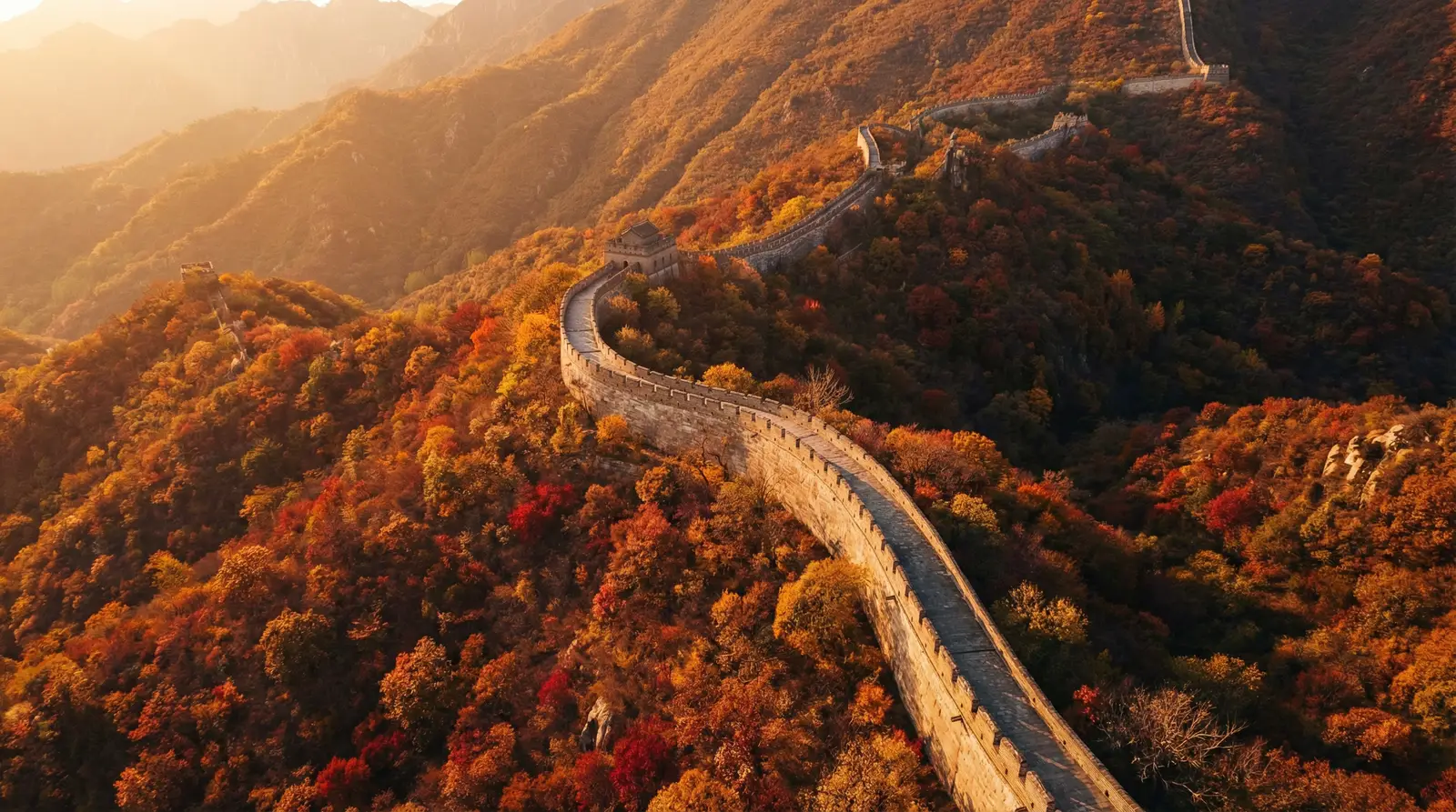 温暖的抱抱电影 秋日长城航拍全景